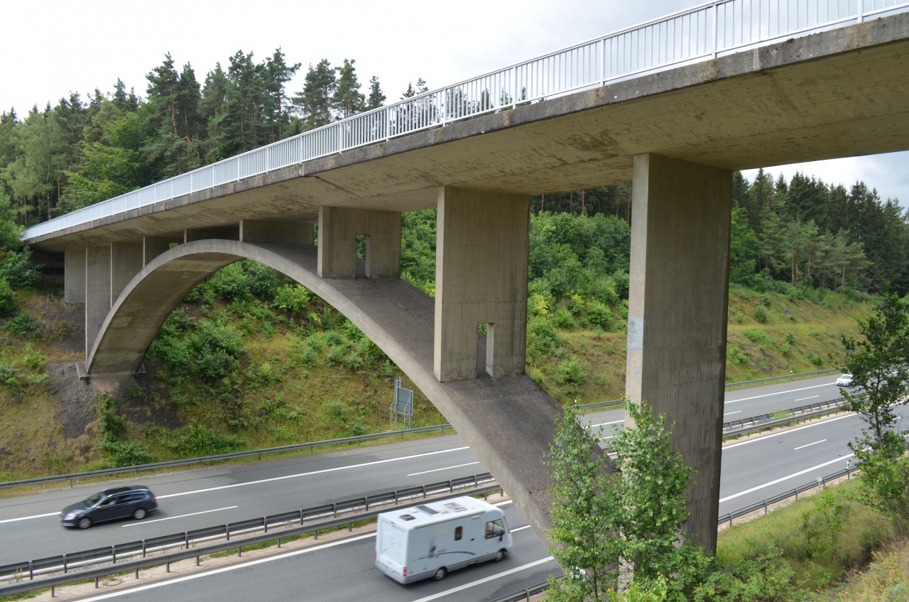 Bogenbrücke BW84b Schederndorf-Steinfeld